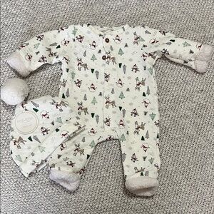 Cozy Kids Holiday One Piece with beanie 0-3m